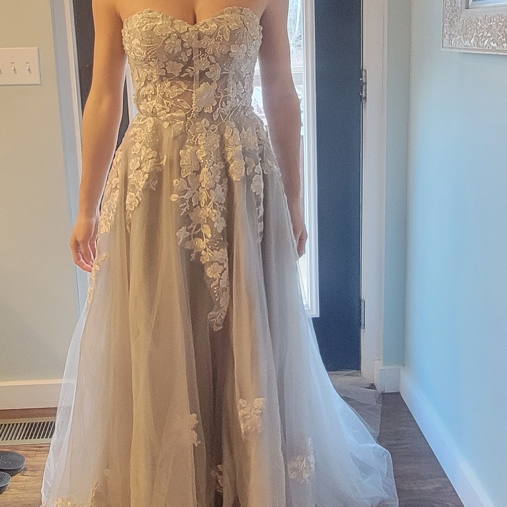 Wedding dress
